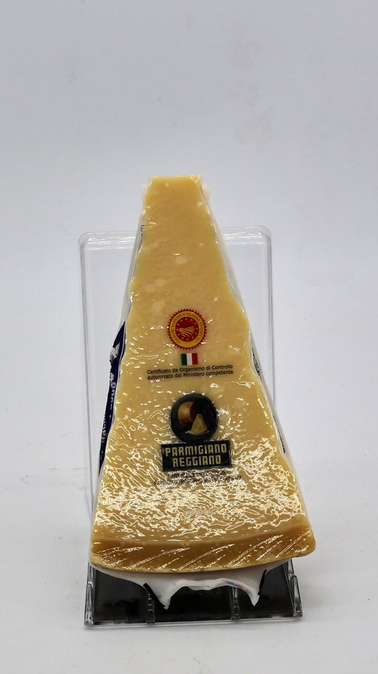 Parmigiano Reggiano D.O.P.. 100g